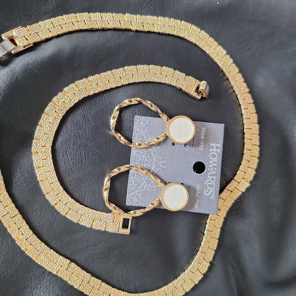 Vintage necklace/bracelet/earrings